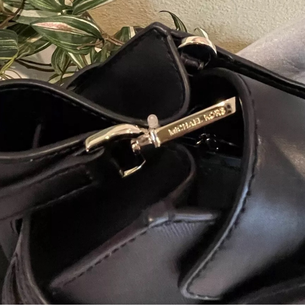 NWT MICHAEL KORS CARMEN MEDIUM FLAP SATCHEL SHOULDER BAG MK BLACK VEGAN LEATHER - Picture 6 of 11